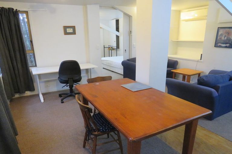 Photo of property in 2 Windy Ridge Road, Glenfield, Auckland, 0629