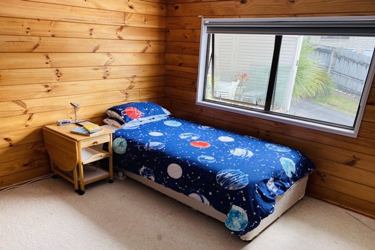 Photo of property in 1/690 Beach Road, Browns Bay, Auckland, 0630