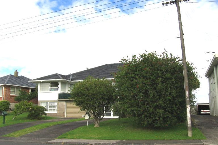 Photo of property in 2/84 Sylvan Avenue, Northcote, Auckland, 0627