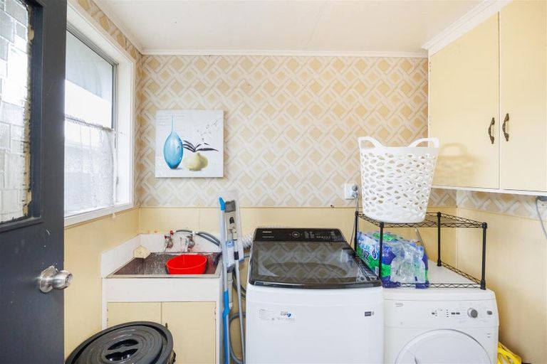 Photo of property in 19 Alexandra Street, Marton, 4710