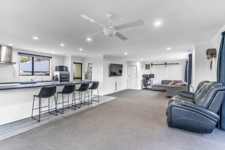 Photo of property in 8 Calder Place, Winton, 9720