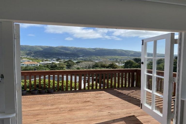Photo of property in 10 Woodman Drive, Tawa, Wellington, 5028