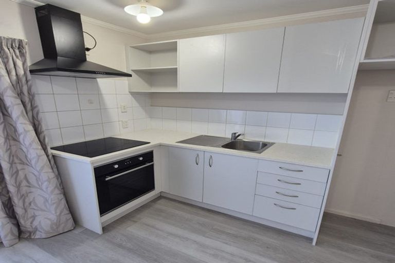 Photo of property in 7 Figtree Terrace, Goodwood Heights, Auckland, 2105