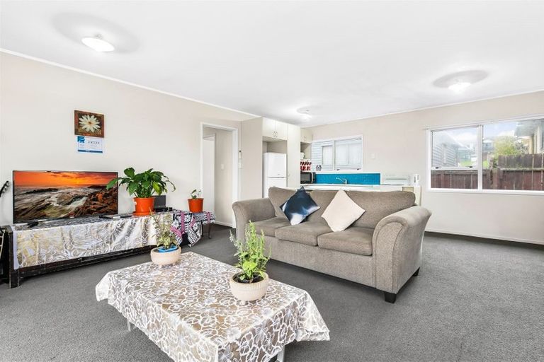 Photo of property in 2/22 Darnell Crescent, Clover Park, Auckland, 2019