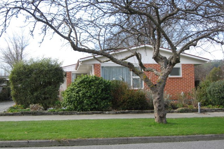 Photo of property in 12 Remuera Avenue, Cashmere, Christchurch, 8022