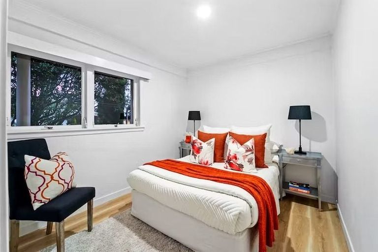 Photo of property in 3/5 Braemar Road, Castor Bay, Auckland, 0620