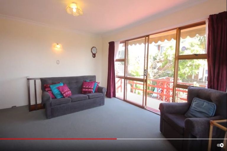 Photo of property in 1/4 Lydford Place, Glendene, Auckland, 0602