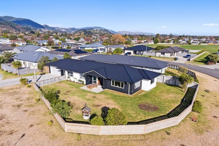 Photo of property in 10 Gallipoli Place, Paraparaumu, 5032
