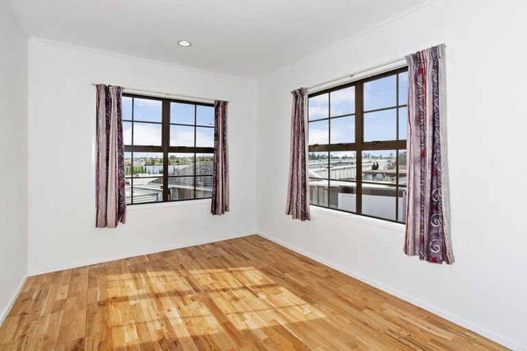 Photo of property in 26 Balgowan Terrace, Conifer Grove, Takanini, 2112