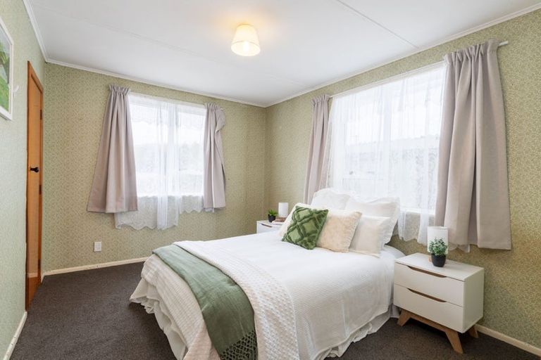 Photo of property in 132 Castor Crescent, Cannons Creek, Porirua, 5024