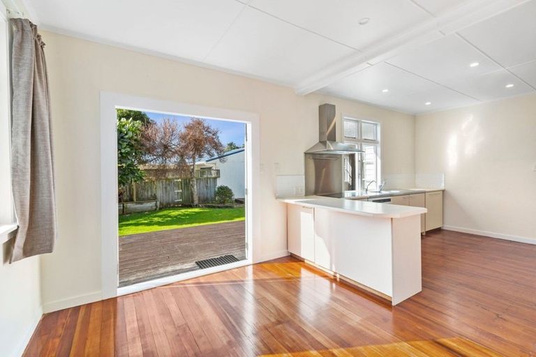 Photo of property in 43 Lismore Street, Strandon, New Plymouth, 4312