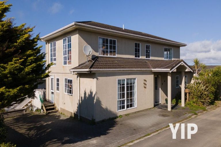 Photo of property in 4a Sunhaven Drive, Newlands, Wellington, 6037