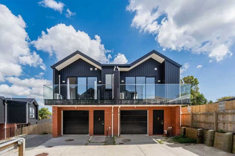 Photo of property in 8/233 Great North Road, Henderson, Auckland, 0612