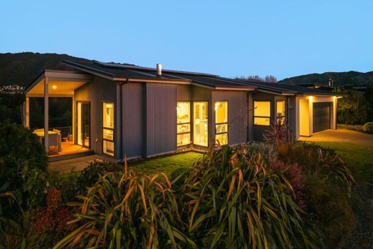 Photo of property in 15 Te Heke Place, Waikanae, 5036
