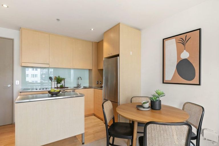 Photo of property in Sanctum Apartments, 32/10a Ebor Street, Te Aro, Wellington, 6011