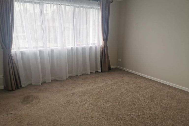 Photo of property in 21 Ascension Crescent, Orewa, 0931