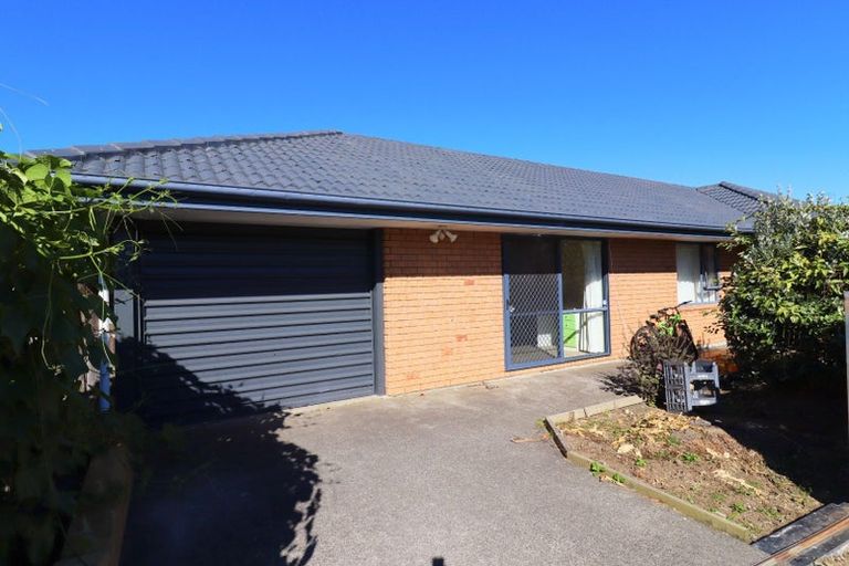 Photo of property in 1 Eroni Clarke Close, Flat Bush, Auckland, 2019