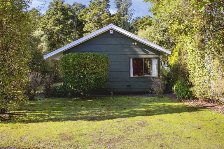 Photo of property in 6 Kaiuru Avenue, Pukawa Bay, Turangi, 3381