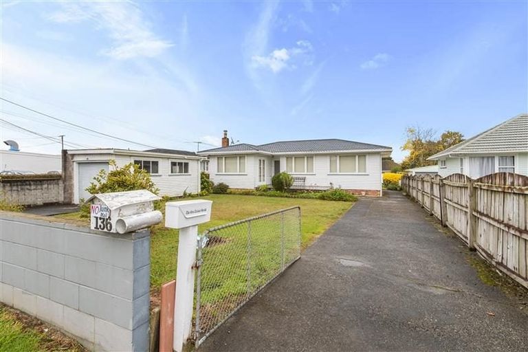 Photo of property in 136 Rathgar Road, Henderson, Auckland, 0610