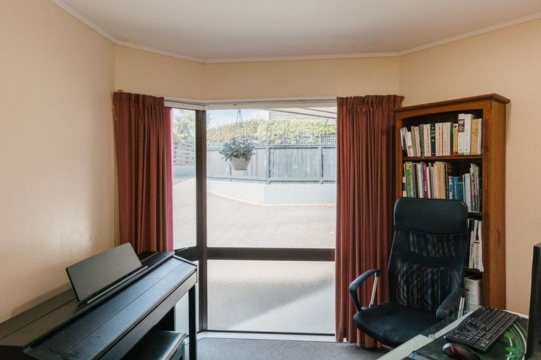 Photo of property in 28 Kentucky Way, Awapuni, Palmerston North, 4412