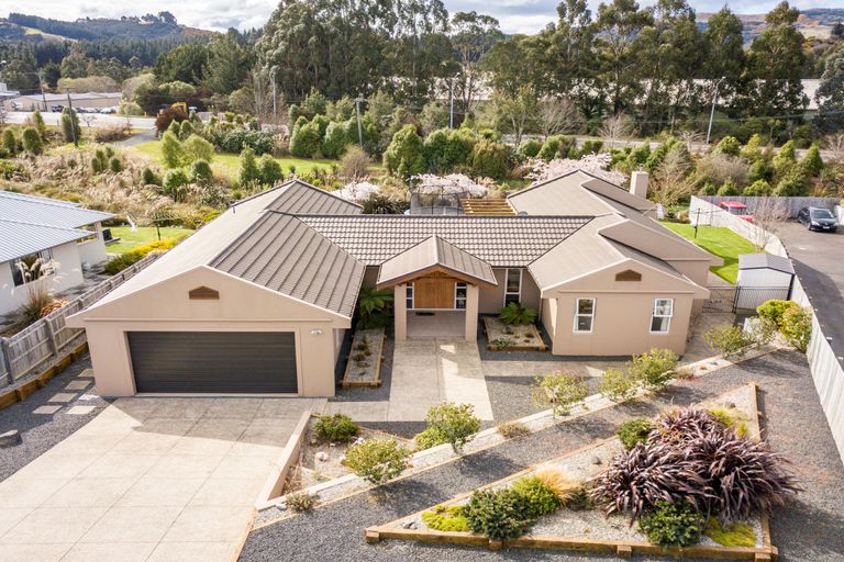 Photo of property in 37 Duxford Crescent, Fairfield, Dunedin, 9018