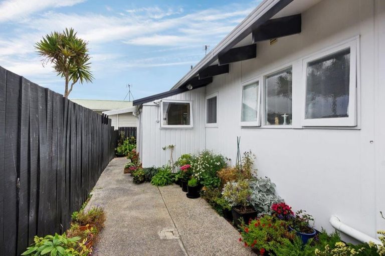 Photo of property in 3/522 Te Atatu Road, Te Atatu Peninsula, Auckland, 0610