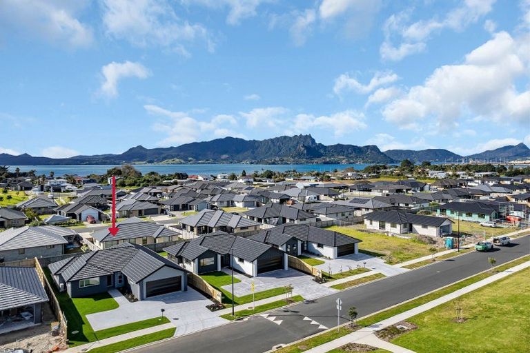 Photo of property in 9 Kapiakauri Road, One Tree Point, 0118