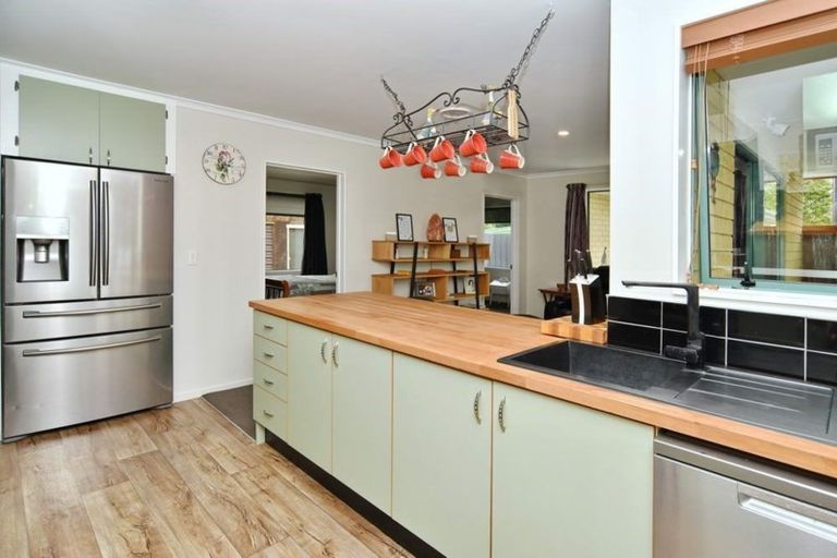 Photo of property in 127 High Street, Oxford, 7430