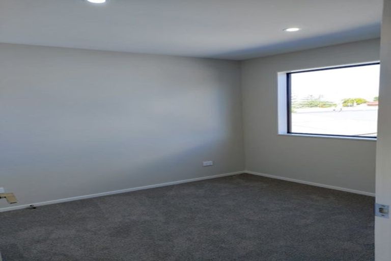 Photo of property in 1/30 West Coast Road, Glen Eden, Auckland, 0602