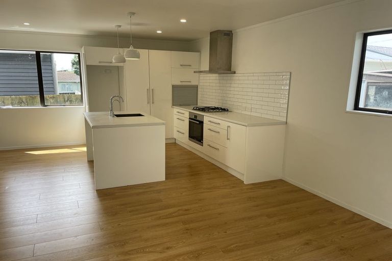 Photo of property in 1/134 Mcleod Road, Te Atatu South, Auckland, 0610