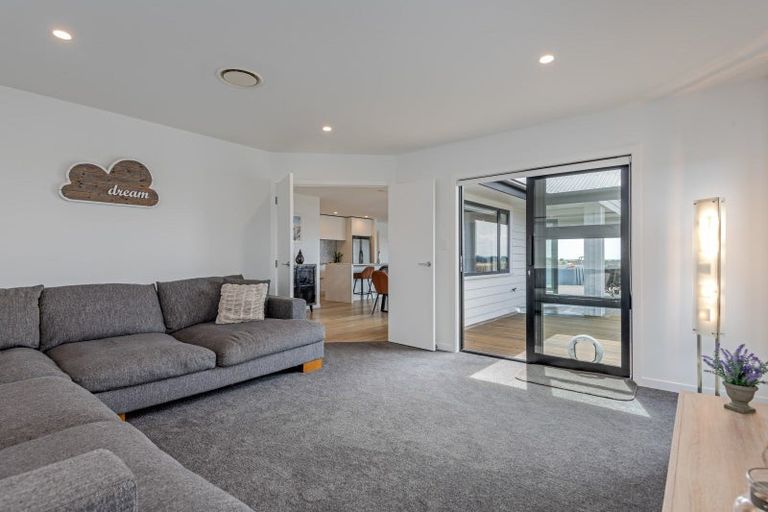 Photo of property in 21 Silicon Way, Fitzherbert, Palmerston North, 4410