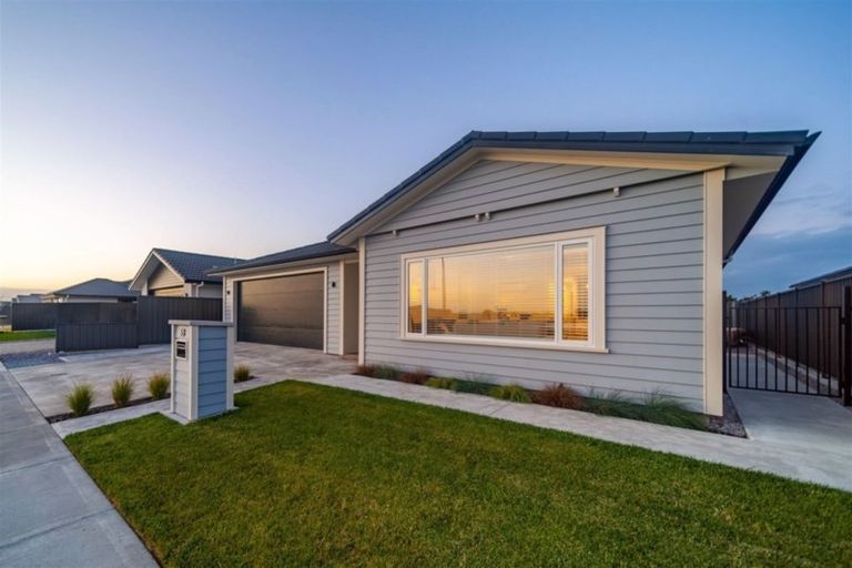 Photo of property in 18 Hurunui Drive, Te Awa, Napier, 4110