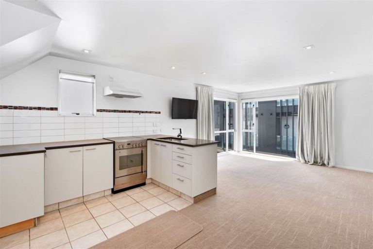 Photo of property in 8/32 Cranmer Square, Christchurch Central, Christchurch, 8013