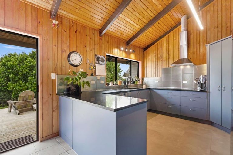 Photo of property in 158 Mcleod Road, South Head, Helensville, 0874