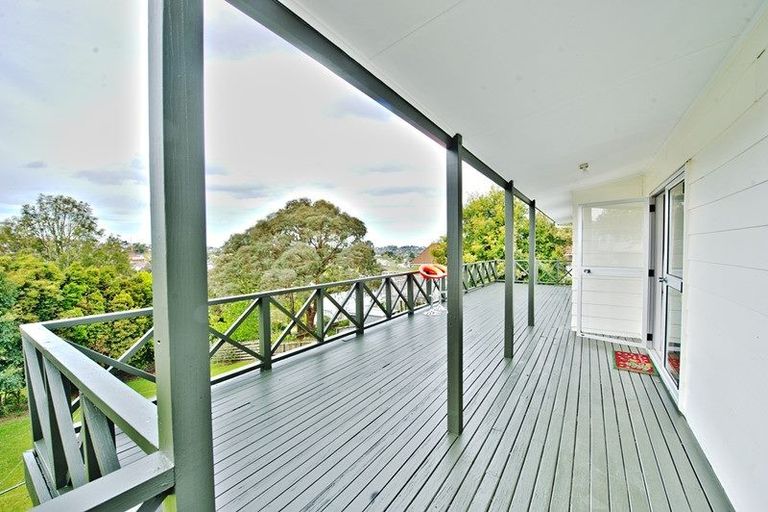 Photo of property in 13 Trias Road, Totara Vale, Auckland, 0629