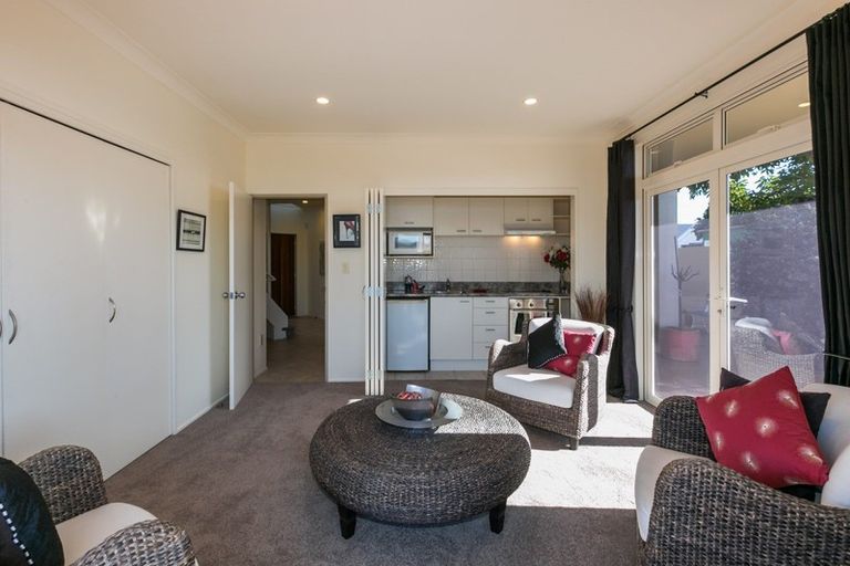 Photo of property in 1b Lincoln Road, Bluff Hill, Napier, 4110