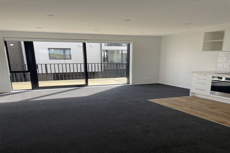 Photo of property in 10/1 Fruitvale Road, New Lynn, Auckland, 0600