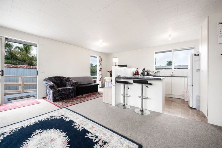 Photo of property in 41a Woodside Road, Massey, Auckland, 0614