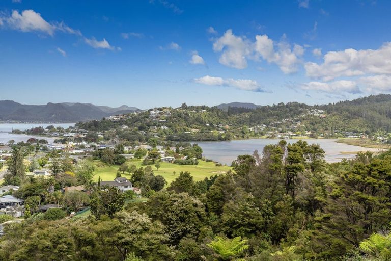 Photo of property in 8 Mason Rise, Tairua, 3508