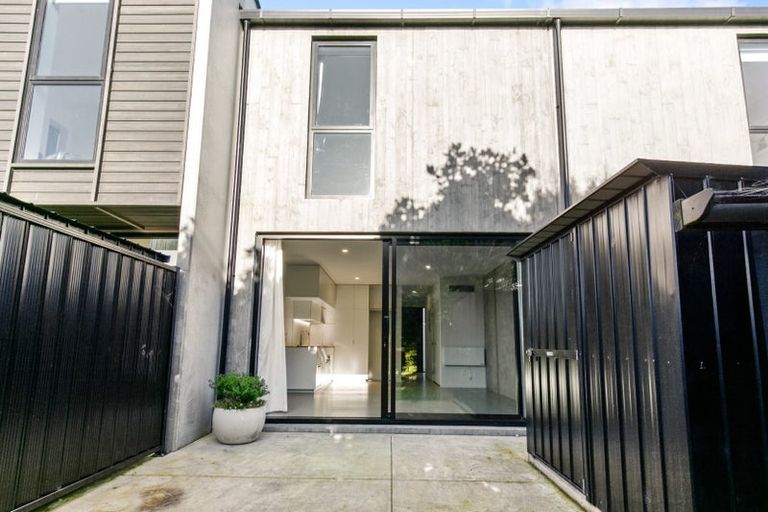 Photo of property in 15 Te Ara O Paetutu, Petone, Lower Hutt, 5012