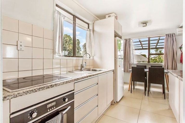 Photo of property in 2/63 John Walker Drive, Manurewa, Auckland, 2102