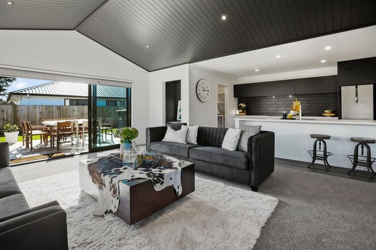 Photo of property in 15 Ruru Street, Cambridge, 3434