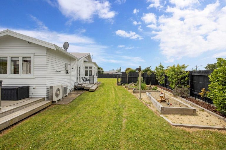Photo of property in 2 Alma Place, Milson, Palmerston North, 4414