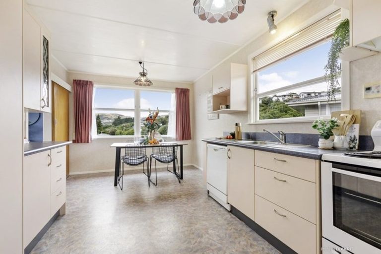 Photo of property in 8 Diane Grove, Paparangi, Wellington, 6037