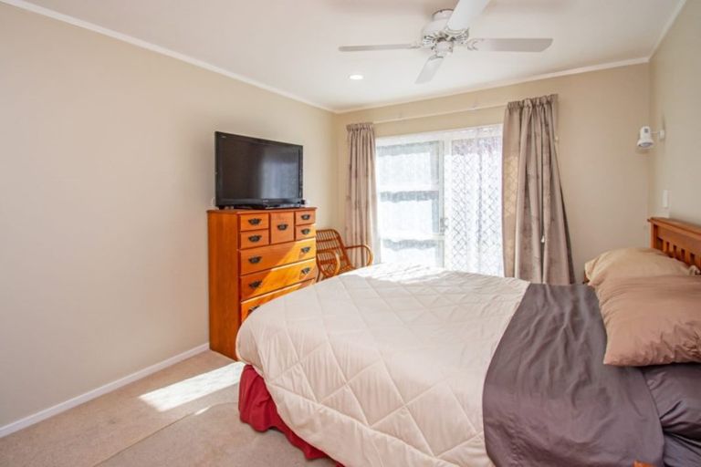 Photo of property in 52 Kuripaka Crescent, The Gardens, Auckland, 2105