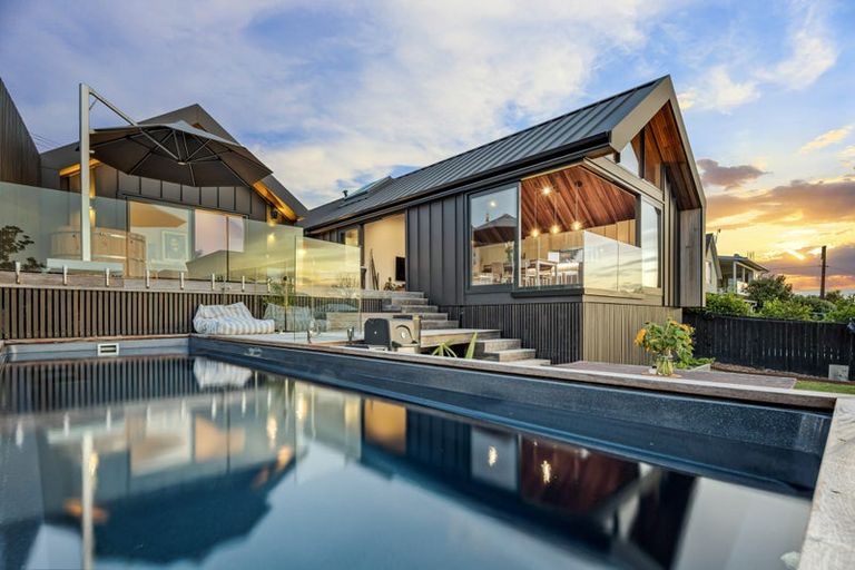 Photo of property in 50 Tiri Road, Manly, Whangaparaoa, 0930