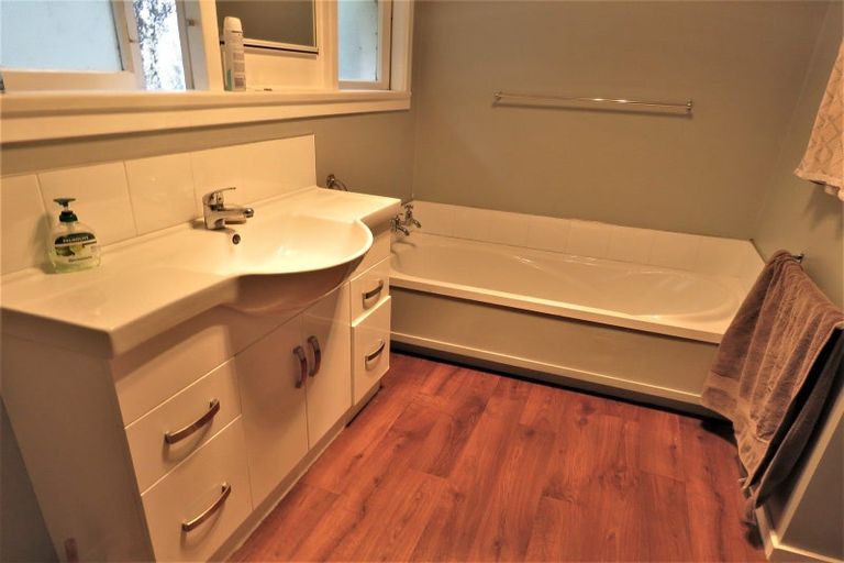 Photo of property in 9 Neill Road, Tokanui, 9884