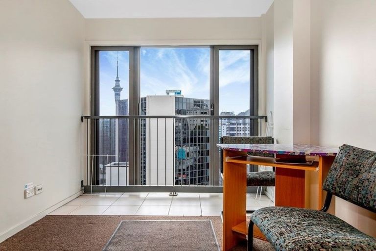 Photo of property in Heritage Tower Apartments, 517/22 Nelson Street, Auckland Central, Auckland, 1010