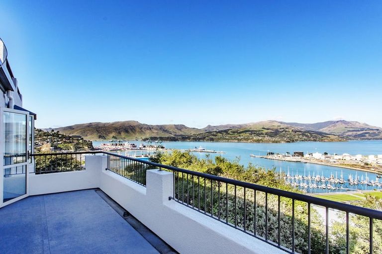 Photo of property in 16 Dudley Road, Lyttelton, 8082