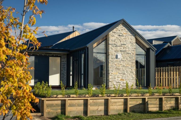 Photo of property in 35 Obelisk Street, Wanaka, 9305